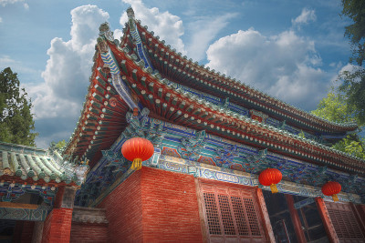 少林是中国中部的一座佛教寺院。