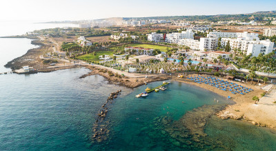 Aerial Pernera海滩，Protaras，塞浦路斯