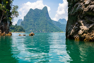 大岛在大坝与翡翠水