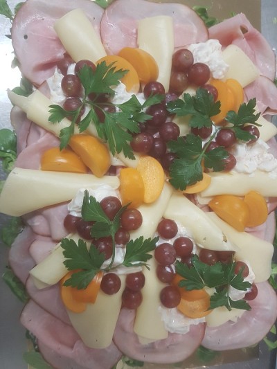 沙饼火腿和奶酪
