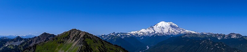 雷尼尔山和亚当斯山