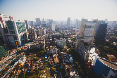 美丽的广角鸟瞰图的广州，广东，中国与天际线和风景以外的城市，从观景台