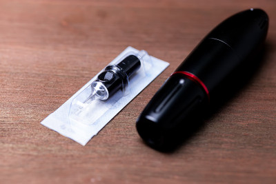 带有墨盒的装置用于永久补妆