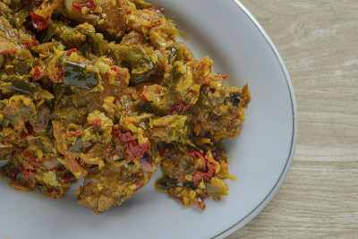 Ayam balado。印尼的一种食物，用鸡肉和辣椒烹制而成。有一种可口和辛辣的味道。