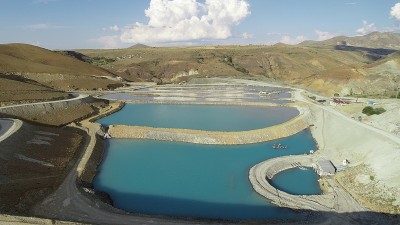 露天矿山，铬矿工业，鸟瞰图。