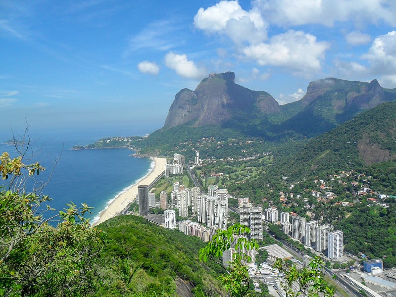 圣孔拉多和加维亚石“pedra da Gavea”从两兄弟山小径在里约热内卢de Janeiro