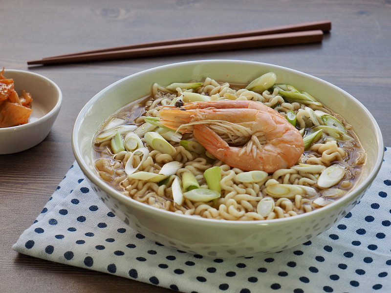 亚洲食物虾拉面