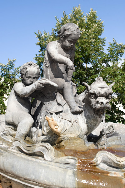 Nancy(法国)，Stanislas广场，洛可可风格喷泉细节
