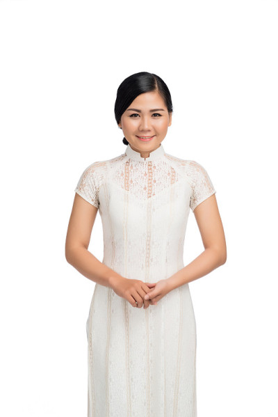 穿着传统服装的越南妇女