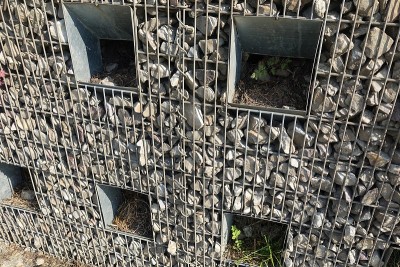 设计室外建筑，用鹅卵石在网格中堆积