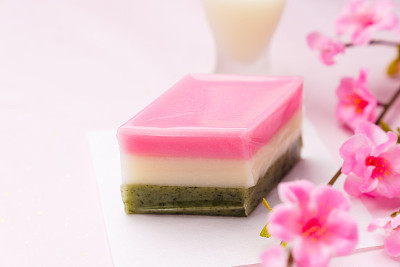 女儿节(玩偶节)是一个为年轻女孩的成长和幸福祈祷的节日。