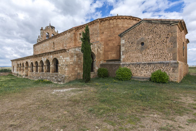 圣塔圣母诞生教堂María de Riaza，在塞戈维亚省(西班牙)