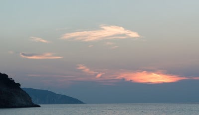 日落默托斯海滩凯法利尼亚