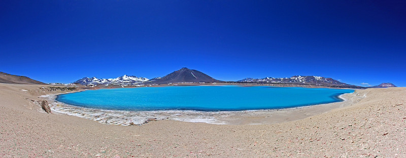 美丽的绿色泻湖，拉古纳佛得角，靠近山口旧金山和内华达奥荷斯Del Salado，阿塔卡马，智利