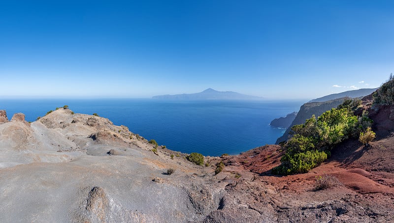 拉戈梅拉-火山，灰红色的景观在北海岸