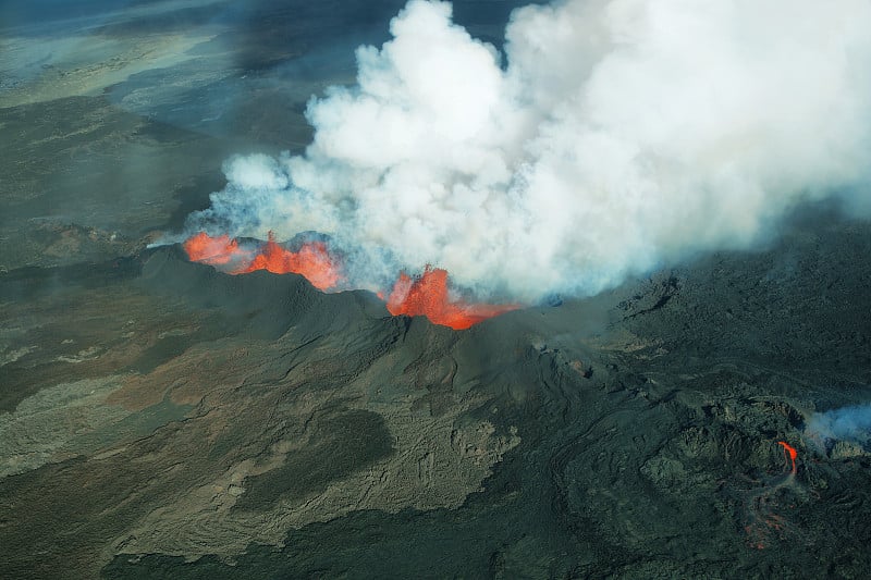 冰岛巴尔达本加火山爆发