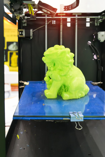 3D打印机打印狮子形象的特写