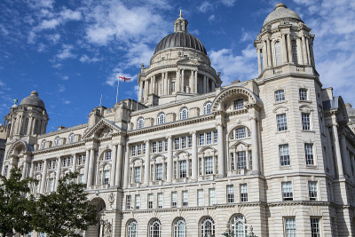 英国利物浦码头上的利物浦港建筑