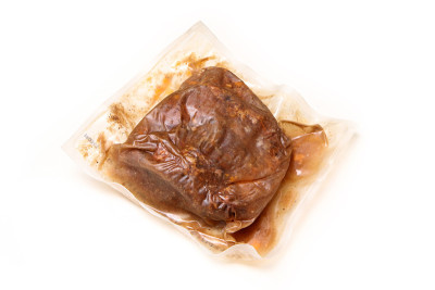 半成品猪肉在塑料箔拉
