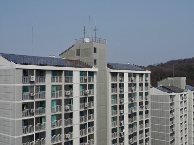 在韩国有太阳能电池板的公寓