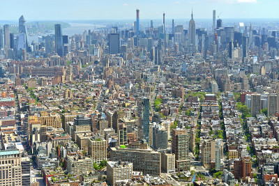 纽约市(纽约市)曼哈顿地平线鸟瞰图。美国人口最多的城市