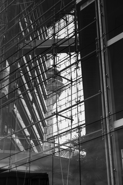 Rheinturm和stadtor现代建筑Düsseldorf