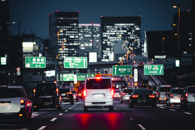 日本夜间高速公路驾驶形象