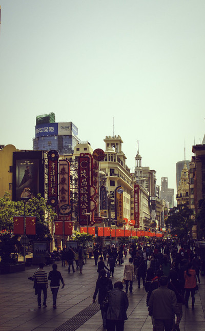 上海繁华的街道
