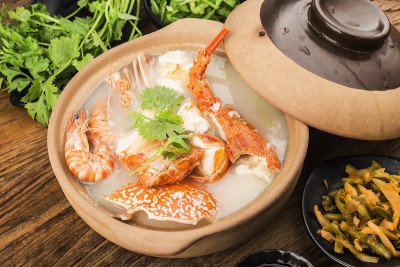 龙虾海鲜砂锅粥
