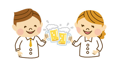 用啤酒祝酒的公司员工