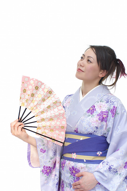 穿着和服的日本妇女