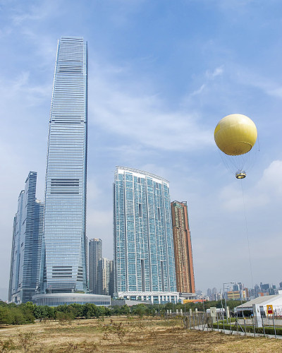 香港国际商业中心大厦及气球