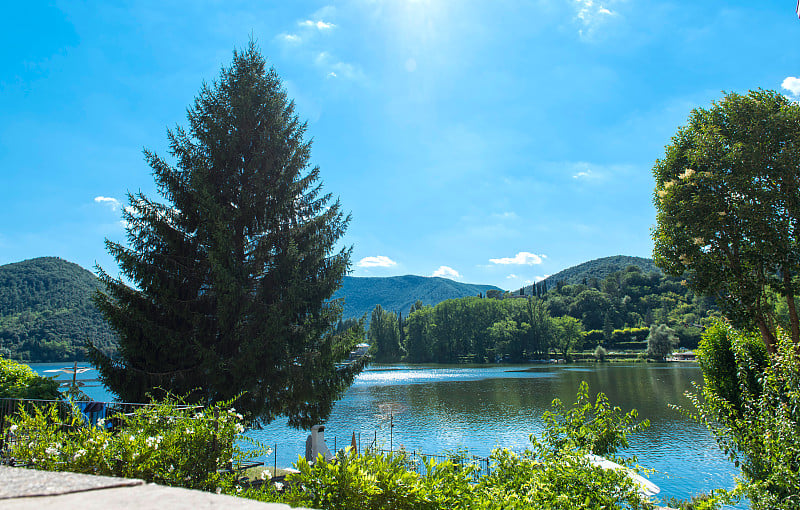 意大利翁布里亚特尔尼 Piediluco 湖全景