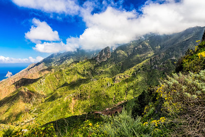 云和山靠近海洋