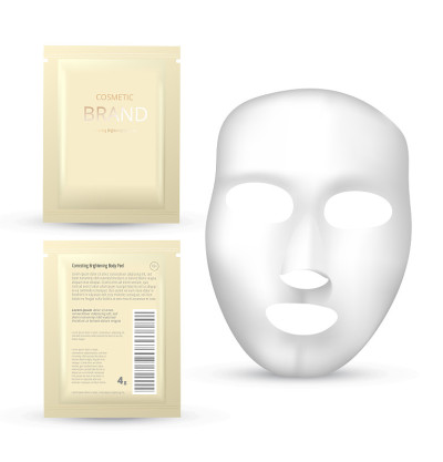 面膜化妆品包装。白色背景的口罩包装设计。化妆品袋。