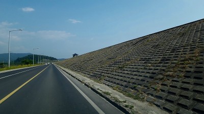 海岸公路和海上船只的感觉