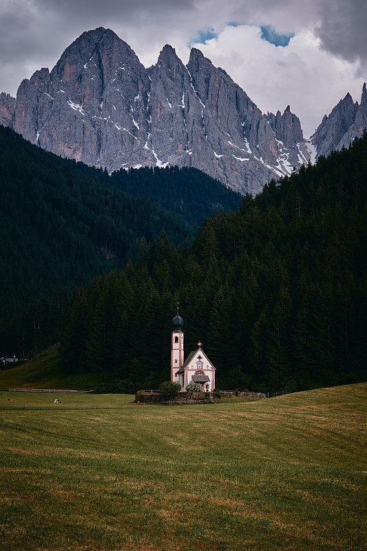 圣玛格达莱纳村周围的风景，Dolomites，意大利