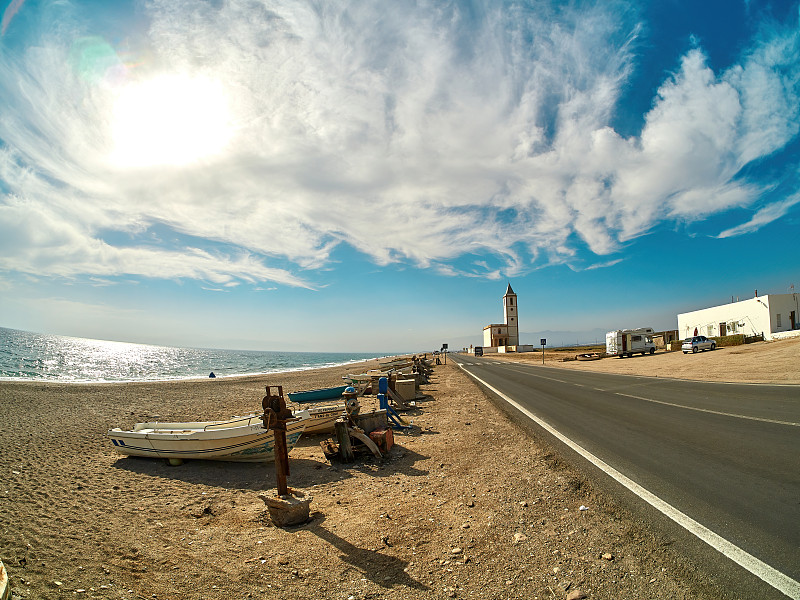 Almería，安达卢西亚，西班牙- 2020年8月10日。拉斯萨利纳斯教堂在卡波德加塔自然公园海岸