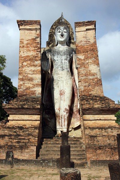 立佛正面