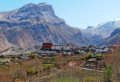 尼泊尔Mustang地区壮丽的喜马拉雅山脉景观，高原藏族村庄Jharkot田园般的平静生活，令人敬畏