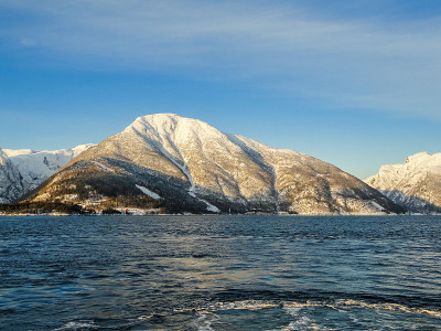 冬季景观，峡湾日出日落，挪威。乘Vangsnes到Balestrand。