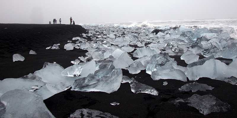 Jokulsarlon泻湖的蓝色冰川冰。冰岛东南部最大的冰川泻湖或湖。