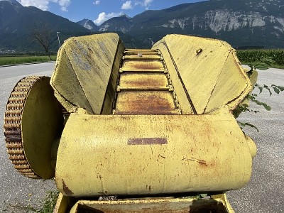 隧道采矿，矿山车辆古董，传说，货运，传说，矿山铁路运输货车，槽车生锈，废弃