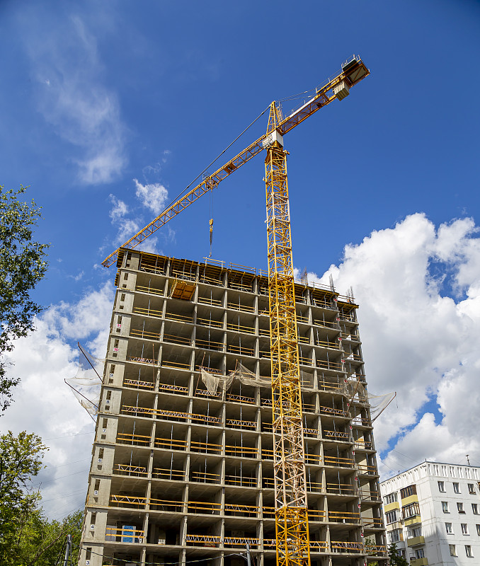 在建的多层建筑(新住宅综合体)。俄罗斯莫斯科Cheryomushki区改造后的建筑工地