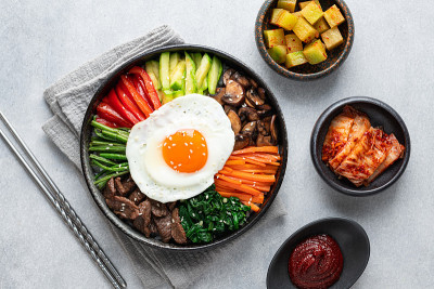 石锅拌饭，韩国传统菜肴