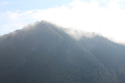 西班牙阿斯图里亚斯的浓雾山