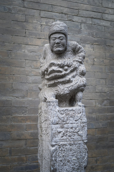 石头拴马柱