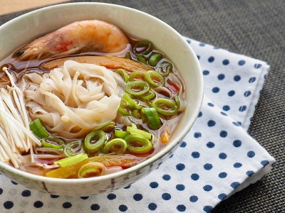 亚洲食物虾米粉汤
