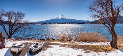 日本富士吉德富士山和川口湖的日出景观