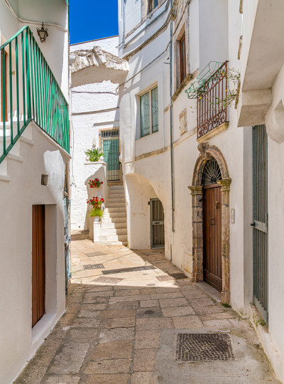 意大利阿普利亚(Puglia)布林迪西省小镇Cisternino风景秀丽。